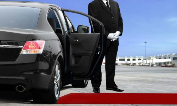 Why Hire a Limo Service to Pick You Up From the Airport?